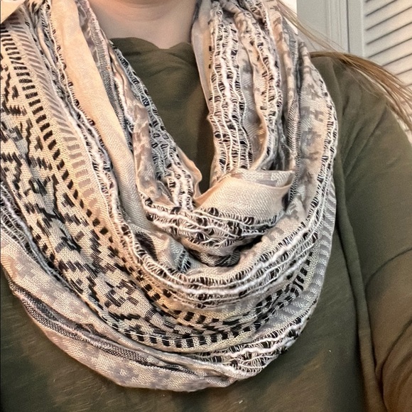 Patterned Infinity Scarf - Picture 1 of 3